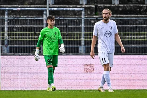 Wuerzburger Kickers gegen TSV Schwaben Augsburg, Wuerzburg, 23.09.2025 Maximilian Reil (TSV Schwaben Augsburg, 35) und Rasmus Fackler-Stamm (TSV Schwaben Augsburg) frustriert nach dem frühewn 1:0, Wuerzburg, 23.09.2025 - 10. Spieltag der Regionalliga Bayern, Wuerzburger Kickers gegen TSV Schwaben Augsburg, Wuerzburg Akon Arena Copyright: xBEAUTIFULxSPORTS Märklx
