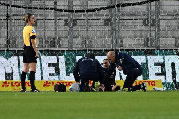 RECORD DATE NOT STATED Hannah Etzold (13; CZJ) wird medizinisch betreut auf dem Spielfeld GPFPL FC Carl Zeiss Jena gegen 1. FC Union Berlin 23.09.2025 Copyright: xJoshuaxHildebrandtx