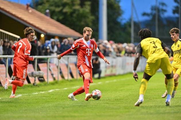 Regionalliga Bayern; DJK Vilzing- FC Bayern München II; 23.09.2025 am Ball Benno SCHMITZ (FC Bayern Muenchen II 6) Regionalliga Bayern: DJK Vilzing - FC Bayern Amateure; Manfred-Zollner Stadion am 23.09.2025 Copyright: xBEAUTIFULxSPORTS Goldbergx