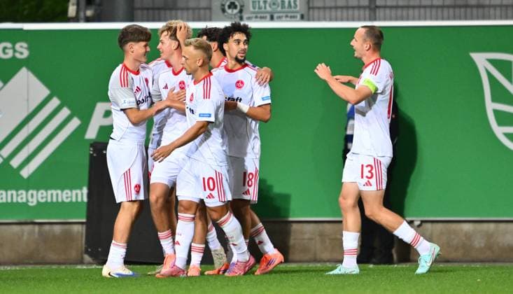 23.09.2025 - Fussball - Saison 2025 2026 - Regionalliga Bayern - 10. Spieltag: SpVgg Greuther Fürth Fuerth II U23 ( Kleeblatt ) - 1. FC Nürnberg II FCN ( Club ) - - xwoxzix - Torjubel Jubel Freude nach Treffer Tor Torschuß zum 0:1 durch Eric Porstner (16, 1. FC Nürnberg FCN II ) -