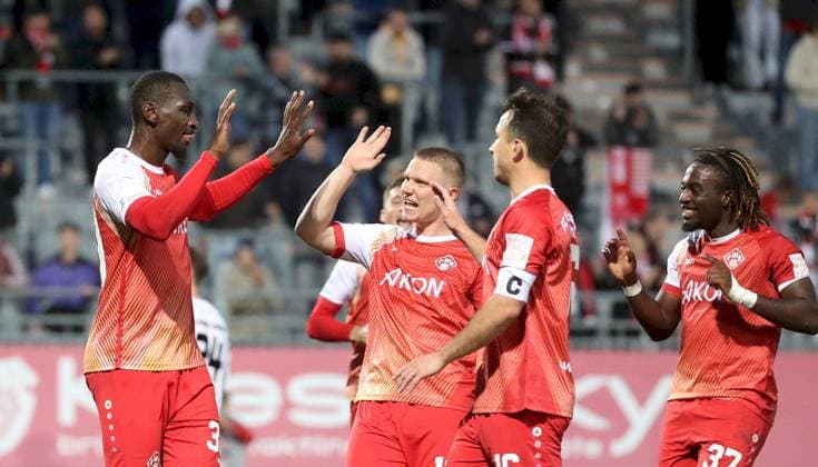 23.09.2025, xfsx, Herren, Fussball, Saison 2025 2026, Regionalliga Bayern, 10. Spieltag: FC Wuerzburger Kickers - TSV Schwaben Augsburg v.li.: Tarsis Bonga (FC Wuerzburger Kickers), Philipp Ochs (FC Wuerzburger Kickers), Peter Kurzweg (FC Wuerzburger Kickers), Eliot Muteba (FC Wuerzburger Kickers) mit Torjubel, celebrate the goal, goal celebration, Jubel ueber das Tor zum 3:0 Wuerzburg AKON ARENA Bayern Deutschland