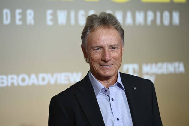 Bernhard LANGER, Golfprofi, Roter Teppich, Red Carpet Show, Ankunft, arrival, Filmpremiere Filmpremiere BERNHARD LANGER - Der Ewige Champion am 23.09.2025 im Cinedom-Kino in Koeln, Â