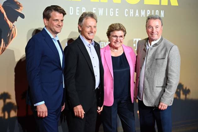 v.l. Leo HOESCH, Produzent, Bernhard LANGER, Golfprofi, Sigi LANGER, Ehefrau von Erwin LANGER; Erwin LANGER, Bruder von Bernhard Langer, Roter Teppich, Red Carpet Show, Ankunft, arrival, Filmpremiere Filmpremiere BERNHARD LANGER - Der Ewige Champion am 23.09.2025 im Cinedom-Kino in Koeln, Â