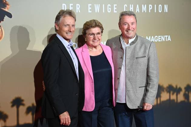 v.l. Bernhard LANGER, Golfprofi, Sigi LANGER, Ehefrau von Erwin LANGER; Erwin LANGER, Bruder von Bernhard Langer, Roter Teppich, Red Carpet Show, Ankunft, arrival, Filmpremiere Filmpremiere BERNHARD LANGER - Der Ewige Champion am 23.09.2025 im Cinedom-Kino in Koeln, Â