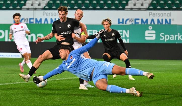23.09.2025 - Fussball - Saison 2025 2026 - Regionalliga Bayern - 10. Spieltag: SpVgg Greuther Fürth Fuerth II U23 ( Kleeblatt ) - 1. FC Nürnberg II FCN ( Club ) - - xwoxzix - Juan Ignacio Cabrera Ros (20, SpVgg Greuther Fürth II ) Leo Eberle (13, 1. FC Nürnberg FCN II ) Robin Lisewski (26, 1. FC Nürnberg FCN II )