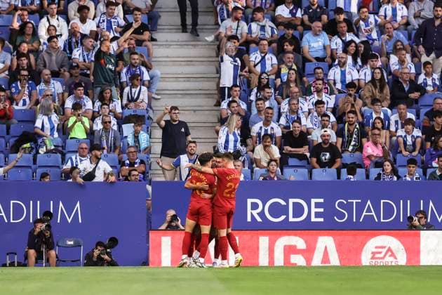 September 23, 2025, Cornella, Barcelona, SPAIN: Arnaut Danjuma of Valencia CF celebrates a goal with teammates during the Spanish league, La Liga EA Sports, football match played between RCD Espanyol and Valencia CF at RCDE Stadium on September 23, 2025 in Cornella, Barcelona, Spain. Cornella SPAIN - ZUMAa181 20250923_zaa_a181_101 Copyright: xJavierxBorregox