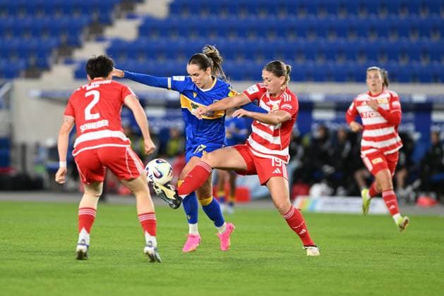 RECORD DATE NOT STATED Rieke Tietz (17; CZJ) im Zweikampf mit Katja Orschmann (5; 1. FC Union Berlin) und Samantha Steuerwald (19; 1. FC Union Berlin) GPFPL FC Carl Zeiss Jena gegen 1. FC Union Berlin 23.09.2025 Copyright: xJoshuaxHildebrandtx