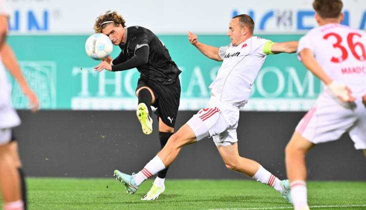 23.09.2025 - Fussball - Saison 2025 2026 - Regionalliga Bayern - 10. Spieltag: SpVgg Greuther Fürth Fuerth II U23 ( Kleeblatt ) - 1. FC Nürnberg II FCN ( Club ) - - xwoxzix - Juan Ignacio Cabrera Ros (20, SpVgg Greuther Fürth II ) Leo Eberle (13, 1. FC Nürnberg FCN II )