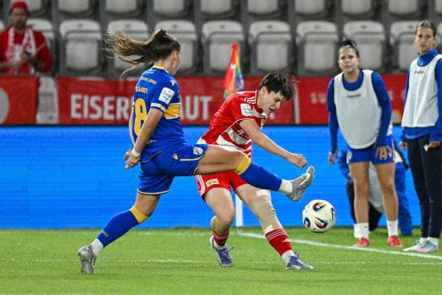 Fußball I Frauen I Saison 2025-2026 I Bundesliga I 4. Spieltag I FC Carl Zeiss Jena - 1. FC Union Berlin I 23.09.2025 Zweikampf Felicia Sophie Sträßer (8, FC Carl Zeiss Jena) gegen Tomke Schneider (2, 1. FC Union Berlin) Jena Ernst-Abbe-Sportfeld, ad hoc Arena Thüringen Deutschland Copyright: xLobeca InesxHähnelx