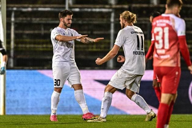 Wuerzburger Kickers gegen TSV Schwaben Augsburg, Wuerzburg, 23.09.2025 Anschlusstreffer bejubelt von Levis Schaber (TSV Schwaben Augsburg, 30) , Wuerzburg, 23.09.2025 - 10. Spieltag der Regionalliga Bayern, Wuerzburger Kickers gegen TSV Schwaben Augsburg, Wuerzburg Akon Arena Copyright: xBEAUTIFULxSPORTS Märklx