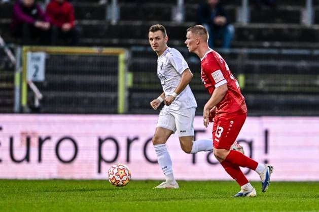 Wuerzburger Kickers gegen TSV Schwaben Augsburg, Wuerzburg, 23.09.2025 Philipp Ochs (Wuerzburger Kickers 13) , Wuerzburg, 23.09.2025 - 10. Spieltag der Regionalliga Bayern, Wuerzburger Kickers gegen TSV Schwaben Augsburg, Wuerzburg Akon Arena Copyright: xBEAUTIFULxSPORTS Märklx