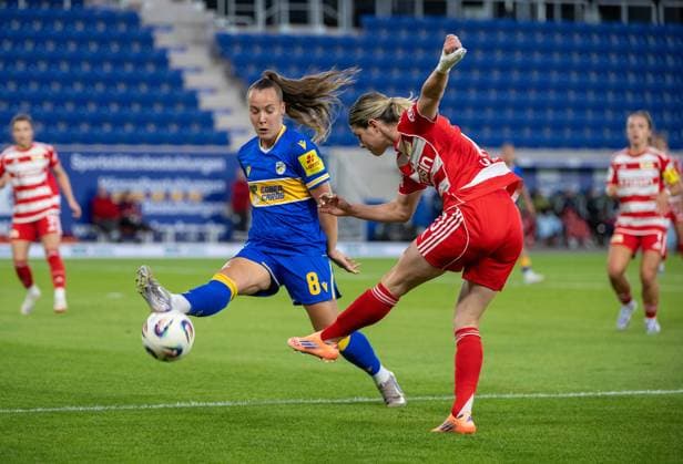 Fußball, Frauen, Saison 2025 2026, Google Pixel Frauen-Bundesliga (4. Spieltag), FC Carl Zeiss Jena - 1. FC Union Berlin, v. l. Felicia Sophie Sträßer (Jena), Eileen Campbell (1. FC Union), 23.09. 2025, Copyright: xMatthiasxKochx