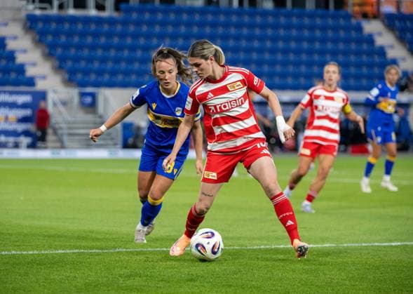 Fußball, Frauen, Saison 2025 2026, Google Pixel Frauen-Bundesliga (4. Spieltag), FC Carl Zeiss Jena - 1. FC Union Berlin, v. l. Felicia Sophie Sträßer (Jena), Eileen Campbell (1. FC Union), 23.09. 2025, Copyright: xMatthiasxKochx