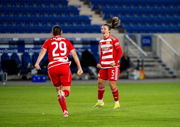 Fußball, Frauen, Saison 2025 2026, Google Pixel Frauen-Bundesliga (4. Spieltag), FC Carl Zeiss Jena - 1. FC Union Berlin, v. l. Antonia Halverkamps (1. FC Union), Katja Orschmann (1. FC Union), Jubel nach Tor zum 0:1, 23.09. 2025, Copyright: xMatthiasxKochx