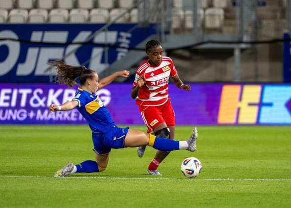 Fußball, Frauen, Saison 2025 2026, Google Pixel Frauen-Bundesliga (4. Spieltag), FC Carl Zeiss Jena - 1. FC Union Berlin, v. l. Felicia Sophie Sträßer (Jena), Naika Reissner (1. FC Union), 23.09. 2025, Copyright: xMatthiasxKochx