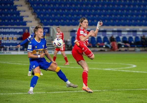 Fußball, Frauen, Saison 2025 2026, Google Pixel Frauen-Bundesliga (4. Spieltag), FC Carl Zeiss Jena - 1. FC Union Berlin, v. l. Felicia Sophie Sträßer (Jena), Eileen Campbell (1. FC Union), 23.09. 2025, Copyright: xMatthiasxKochx