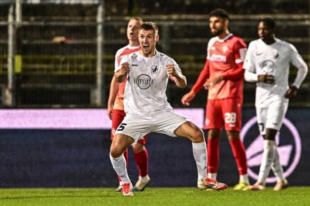 Wuerzburger Kickers gegen TSV Schwaben Augsburg, Wuerzburg, 23.09.2025 Dennis Ruisinger (TSV Schwaben Augsburg, 5) jubelt nach dem 3:2 , Wuerzburg, 23.09.2025 - 10. Spieltag der Regionalliga Bayern, Wuerzburger Kickers gegen TSV Schwaben Augsburg, Wuerzburg Akon Arena Copyright: xBEAUTIFULxSPORTS Märklx