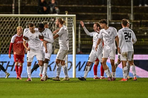 Wuerzburger Kickers gegen TSV Schwaben Augsburg, Wuerzburg, 23.09.2025 Jubel bei bei Schwaben nach dem 3:2 Anschluss , Wuerzburg, 23.09.2025 - 10. Spieltag der Regionalliga Bayern, Wuerzburger Kickers gegen TSV Schwaben Augsburg, Wuerzburg Akon Arena Copyright: xBEAUTIFULxSPORTS Märklx