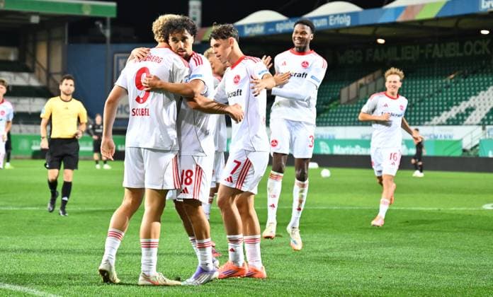 23.09.2025 - Fussball - Saison 2025 2026 - Regionalliga Bayern - 10. Spieltag: SpVgg Greuther Fürth Fuerth II U23 ( Kleeblatt ) - 1. FC Nürnberg II FCN ( Club ) - - xwoxzix - Torjubel Jubel Freude nach Treffer Tor Torschuß zum 0:2 durch Piet Scobel (9, 1. FC Nürnberg FCN II ) -