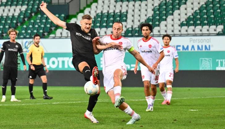 23.09.2025 - Fussball - Saison 2025 2026 - Regionalliga Bayern - 10. Spieltag: SpVgg Greuther Fürth Fuerth II U23 ( Kleeblatt ) - 1. FC Nürnberg II FCN ( Club ) - - xwoxzix - Yannick Scholz (14, SpVgg Greuther Fürth II ) Leo Eberle (13, 1. FC Nürnberg FCN II )