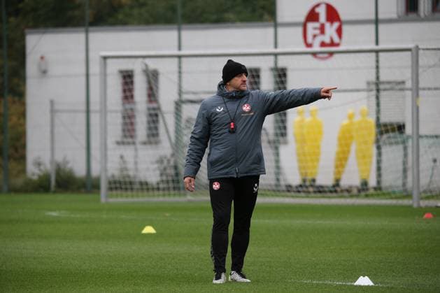 23.09.2025, xmohx, Fussball 2.Bundesliga, 1.FC Kaiserslautern - Training v.l. Trainer Torsten Lieberknecht (1. FC Kaiserslautern) (DFL DFB REGULATIONS PROHIBIT ANY USE OF PHOTOGRAPHS as IMAGE SEQUENCES and or QUASI-VIDEO) Kaiserslautern