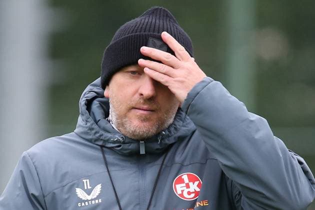 23.09.2025, xmohx, Fussball 2.Bundesliga, 1.FC Kaiserslautern - Training v.l. Trainer Torsten Lieberknecht (1. FC Kaiserslautern) (DFL DFB REGULATIONS PROHIBIT ANY USE OF PHOTOGRAPHS as IMAGE SEQUENCES and or QUASI-VIDEO) Kaiserslautern