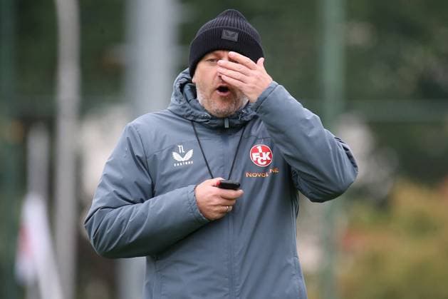 23.09.2025, xmohx, Fussball 2.Bundesliga, 1.FC Kaiserslautern - Training v.l. Trainer Torsten Lieberknecht (1. FC Kaiserslautern) (DFL DFB REGULATIONS PROHIBIT ANY USE OF PHOTOGRAPHS as IMAGE SEQUENCES and or QUASI-VIDEO) Kaiserslautern
