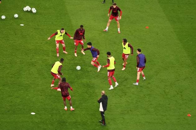 Liverpool warm up. Liverpool v Southampton, EFL Carabao Cup, Third Round, Football, Anfield, Liverpool, UK - 23 Sep 2025Liverpool Anfield United Kingdom EDITORIAL USE ONLY No use with unauthorised audio, video, data, fixture lists, club league logos or live services. Online in-match use limited to 120 images, no video emulation. No use in betting, games or single club league player publications. Copyright: xRyanxBrowne Shutterstockx 15498467ad
