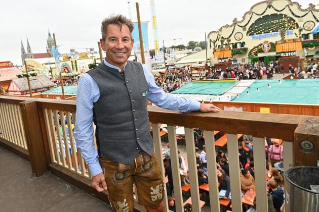 Praesident Gernot MANG (1860), Einzelbild,angeschnittenes Einzelmotiv,Halbfigur,halbe Figur. TSV 1860 Muenchen auf dem 190. Oktoberfest 2025 am 23.09.2025 im Hacker Festzelt.