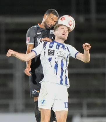 23.09.2025, Marschweg Stadion, Oldenburg, GER, Niedersachsenpokal-Viertelfinale: VfB Oldenburg vs SV Meppen, Erik Zenga (SV Meppen 8) DFL REGULATIONS PROHIBIT ANY USE OF PHOTOGRAPHS AS IMAGE SEQUENCES AND OR QUASI-VIDEO. Oldenburg Niedersachsen Deutschland Marschweg Stadion