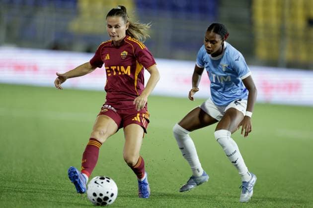 CALCIO - Serie A Femminile - Serie A Women s Cup - Semifinal - AS Roma vs SS Lazio Women Roma s Norwegian forward Emilie Bosshard Haavi challenges for the ball with Lazio s Spanish defender Carina Alicia Baltrip Reyes during the Serie A Final Four Women s Cup football match between As Roma and SS Lazio at the Romeo Menti Stadium in Castellammare di Stabia, on September 23, 2025. Castellammare di Stabia (NA) Italy  Copyright: xIPAxSport ABACAx