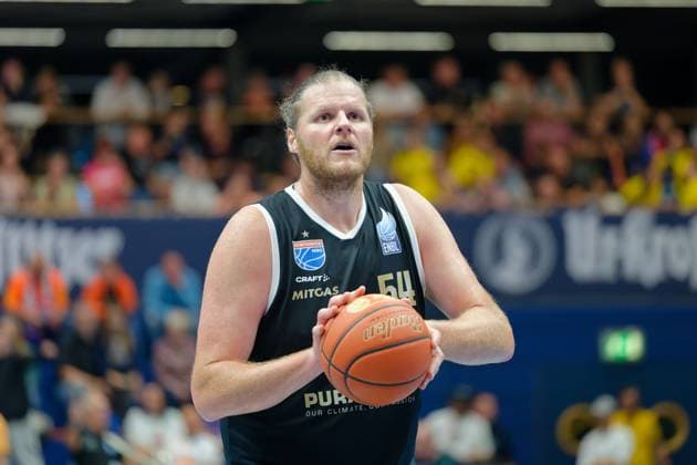 John Bryant (MBC, 54), Syntainics MBC vs. TalTech ALEXELA Tallinn, European North Basketball League 2025, Germany, Estonia, 23.09.2025. Foto: Schulz Weissenfels Stadthalle Sachsen-Anhalt Deutschland