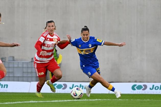 RECORD DATE NOT STATED Katja Orschmann (5; 1. FC Union Berlin) im Zweikampf mit Noemi Gentile (25; CZJ) um den Ball GPFPL FC Carl Zeiss Jena gegen 1. FC Union Berlin 23.09.2025 Copyright: xJoshuaxHildebrandtx