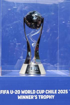 Chile 2025 U-20 World Cup trophy exhibition in Valparaiso - 23 Sep. View of a trophy for the U-20 World Cup. The exhibition of the U-20 World Cup trophy. Valparaiso Chile Copyright: xCristobalxBasaurexArayax xSOPAxImagesx Foto-7