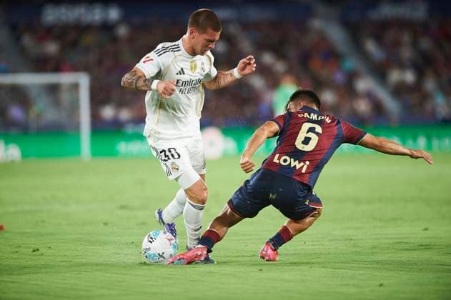 Franco Mastantuono (Real Madrid CF) and Diego Pampin (Levante UD) during the LaLiga EA Sports match between Levante UD and Real Madrid at Ciudad de Valencia on September 23, 2025 in Valencia, Spain. (Photo by Maria Jose Segovia DeFodi Images) Franco Mastantuono Real Madrid CF and Diego Pampin Levante UD during the LaLiga EA Sports match between Levante UD and Real Madrid at Ciudad de Valencia on September 23, 2025 in Valencia, Spain Photo by Maria Jose Segovia DeFodi Images