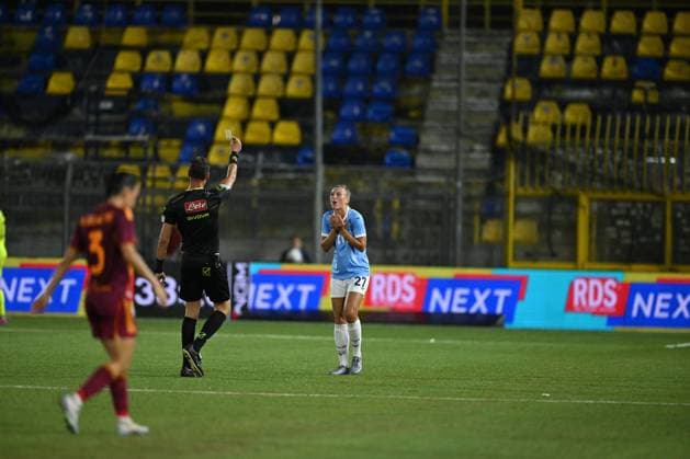 CALCIO - Serie A Femminile - Serie A Women s Cup - Semifinal - AS Roma vs SS Lazio Women The referee Antonio Liotta cautions Federica D Auria (27) Lazio Women during the Final Four Serie A Women s cup 2025 2026 football match between Roma Femminile vs Lazio Women on September 23, 2025 at the Stadium Romeo Menti, Castellammare di Stabia (NA) Italy Castellammare di Stabia (NA) Italy  Copyright: xIPAxSport ABACAx
