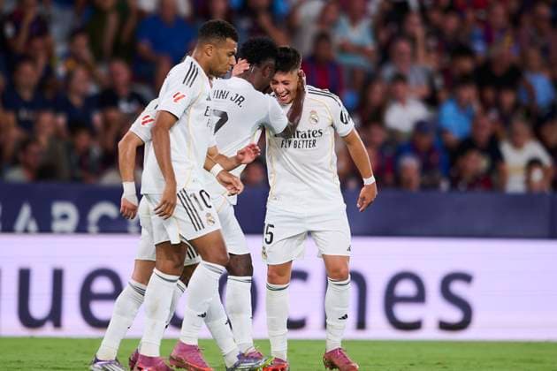 Levante UD v Real Madrid - LaLiga EA Sports VALENCIA, SPAIN - SEPTEMBER 23: Vinicius Junior of Real Madrid celebrates after scoring his team s first goal during The LaLiga EA Sports match between Levante UD and Real Madrid at Ciutat de Valencia Stadium on September 23, 2025 in Valencia, Spain. (Photo by Francisco Macia Photo Players Images Magara Press) Valencia Estadi Ciutat de Valencia Valencia Spain Copyright: xFranciscoxMaciax