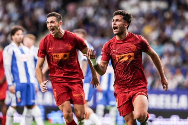 September 23, 2025, Cornella, Barcelona, SPAIN: Hugo Duro of Valencia CF celebrates a goal during the Spanish league, La Liga EA Sports, football match played between RCD Espanyol and Valencia CF at RCDE Stadium on September 23, 2025 in Cornella, Barcelona, Spain. Cornella SPAIN - ZUMAa181 20250923_zaa_a181_160 Copyright: xJavierxBorregox