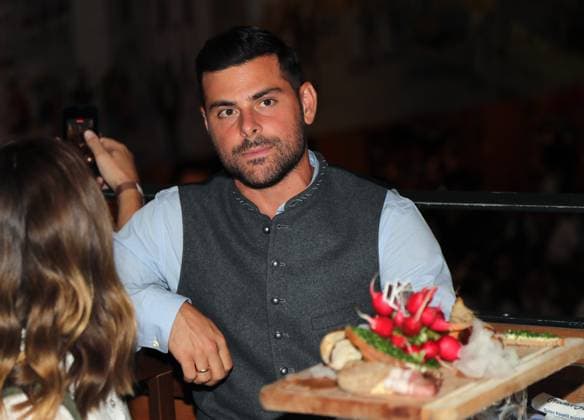 Fussball, Herren, 3.Liga, Saison 2025 2026, TSV 1860 München, offizieller Wiesnbesuch, Hacker-Festzelt Kevin Volland (TSV 1860 München) sitzend in Tracht, nachdenklich
