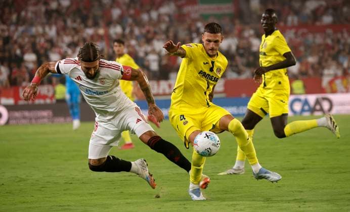 Spanish La Liga EA Sports soccer match Sevilla vs Villarreal at Ramon Sanchez Pizjuan stadium in Sevilla, Spain 23 september 2025 JORNADA 6 LIGA EA SPORTS SEVILLA FC-VILLARREAL 900 Cordon Press  900 CordonxPress LOF - Sevilla vs Villarreal