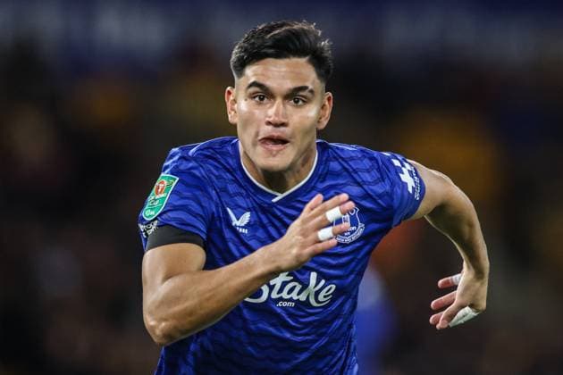 Carabao Cup round 3 Wolverhampton Wanderers v Everton Carlos Alcaraz of Everton during the Carabao Cup round 3 match Wolverhampton Wanderers vs Everton at Molineux, Wolverhampton, United Kingdom, 23rd September 2025 (Photo by Alfie Cosgrove News Images) Wolverhampton Molineux West Midlands United Kingdom Copyright: xAlfiexCosgrove NewsxImagesx
