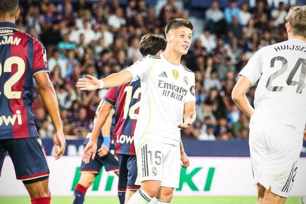 Spanish La Liga EA Sports soccer match Levante vs Real Madrid at Ciutat de Valencia stadium in Valencia, Spain 23 September 2025 Arda Guler 900 Cordon Press  900 CordonxPress LOF - Levante vs Real Madrid