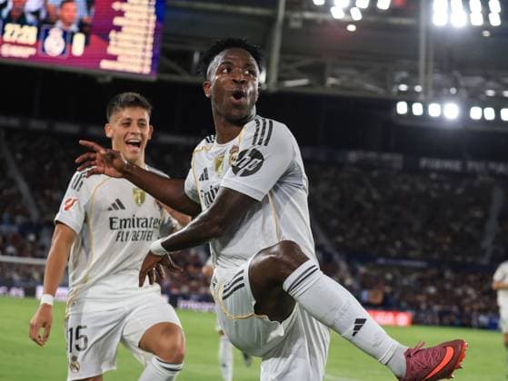 Spain - LaLiga EA Sports - Levante UD vs Real Madrid CF - 23 09 2025 SPAIN, VALENCIA, SEPTEMBRE 23. Vinicius Junior of Real Madrid celebrates with Arda Guler of Real Madrid after scoring his side™s opening goal during the LaLiga EA Sports match between Levante UD and Real Madrid CF at Estadio Ciutat de Valencia on septembre 23, 2025 in Valencia, Spain. Photo by Manuel Blondeau AOP.Press Valencia Estadio Ciutat de Valencia Spain Copyright: x ManuelxBlondeau AOP.Pressx AOP20250923-0005