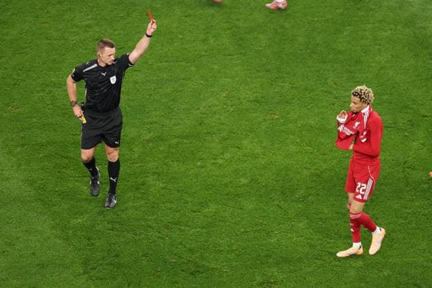 Referee Mr Thomas Bramall gives Hugo Ekitike of Liverpool a red card. Liverpool v Southampton, EFL Carabao Cup, Third Round, Football, Anfield, Liverpool, UK - 23 Sep 2025Liverpool Anfield United Kingdom EDITORIAL USE ONLY No use with unauthorised audio, video, data, fixture lists, club league logos or live services. Online in-match use limited to 120 images, no video emulation. No use in betting, games or single club league player publications. Copyright: xRyanxBrowne Shutterstockx 15498467bg