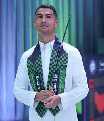 Sport Themen der Woche KW 39 Ronaldo performs sword dance during Saudi Arabia’s National Day celebrations RIYADH, SAUDI ARABIA - SEPTEMBER 23: (----EDITORIAL USE ONLY - MANDATORY CREDIT - AL NASSR SAUDI CLUB HANDOUT - NO MARKETING NO ADVERTISING CAMPAIGNS - DISTRIBUTED AS A SERVICE TO CLIENTS----) Portuguese football star Cristiano Ronaldo of Saudi Club Al Nassr performs a sword dance together with his teammates on the occasion of Saudi Arabia’s National Day on Sept. 23, in Riyadh, Saudi Arabia on September 23, 2025. Al Nassr Saudi Club Handout Anadolu Riyadh Saudi Arabia. Editorial use only. Please get in touch for any other usage.  Copyright: x2025xAnadoluxAlxNassrxSaudixClubx xHandoutx