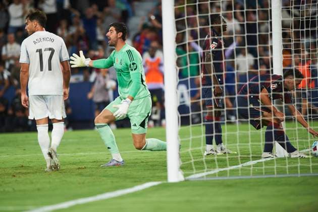 Thibaut Courtois (Real Madrid CF) gestures after goal of Levante during the LaLiga EA Sports match between Levante UD and Real Madrid at Ciudad de Valencia on September 23, 2025 in Valencia, Spain. (Photo by Maria Jose Segovia DeFodi Images) Thibaut Courtois Real Madrid CF gestures after goal of Levante during the LaLiga EA Sports match between Levante UD and Real Madrid at Ciudad de Valencia on September 23, 2025 in Valencia, Spain Photo by Maria Jose Segovia DeFodi Images