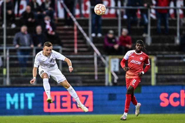Wuerzburger Kickers gegen TSV Schwaben Augsburg, Wuerzburg, 23.09.2025 Lukas Ramser (TSV Schwaben Augsburg, 10) , Wuerzburg, 23.09.2025 - 10. Spieltag der Regionalliga Bayern, Wuerzburger Kickers gegen TSV Schwaben Augsburg, Wuerzburg Akon Arena Copyright: xBEAUTIFULxSPORTS Märklx