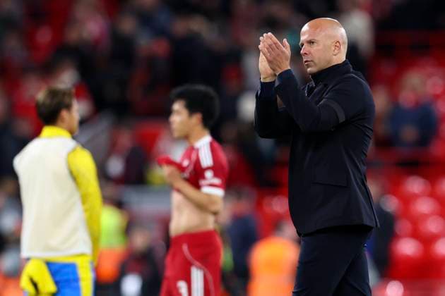 Liverpool v Southampton - Carabao Cup Third Round Arne Slot, Manager of Liverpool applauds the fans after the Carabao Cup Third Round match between Liverpool and Southampton at Anfield on September 23, 2025 in Liverpool, England. Liverpool Anfield England United Kingdom Copyright: xEdxSykes Sportsphoto APLx 14135998