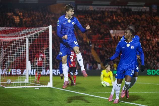 Lincoln City FC v Chelsea FC, Carabao Cup Facundo Buonanotte Of Chelsea scores a GOAL 1-2 and celebrates during the Lincoln City FC v Chelsea FC Carabao Cup Round 3 match at the LNER Stadium, Lincoln, England, United Kingdom on 23 September 2025 Credit: Lee Keuneke Every Second Media Editorial use only. All images are copyright Every Second Media Limited. No images may be reproduced without prior permission. All rights reserved. Premier League and Football League images are subject to licensing agreements with Football DataCo Limited. see https: www.football-dataco.com Copyright: xIMAGO EveryxSecondxMediax ESM-1594-0074 LeexKeunekex xEveryxSecondxMediax