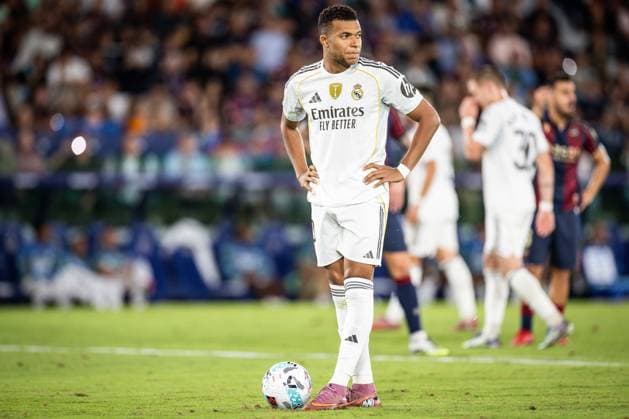 September 23, 2025, Valencia, Spain, Spain: Kylian MBAPPE of Real Madrid during the LaLiga match between Levante UD and Real Madrid CF at Estadio Ciudad de Valencia on September 23, 2025 in Valencia, Spain. Omar Arnau Valencia Spain - ZUMAm308 20250923_zsp_m308_053 Copyright: xMatthieuxMirvillex